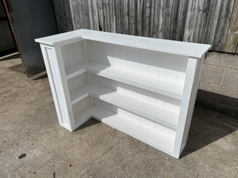 White Margarita home bar with configurable return and multi-tier shelving