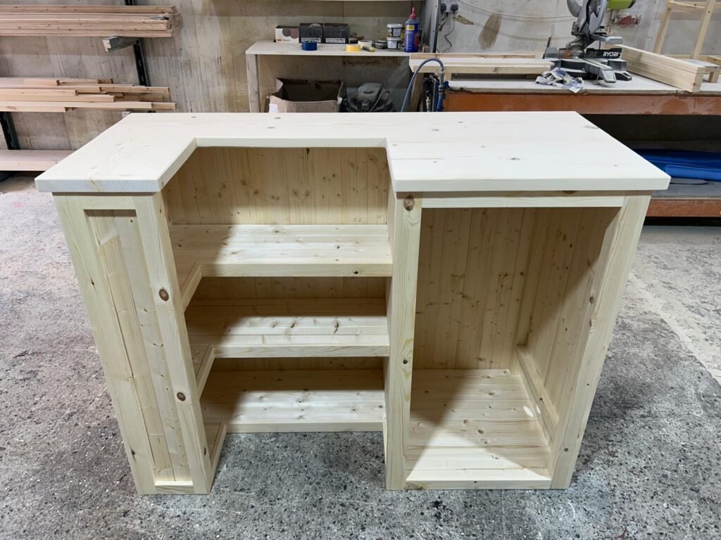 Old Fashioned home bar with customisable fridge compartment and shelving